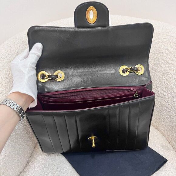 100% Authentic CHANEL Vintage Jumbo XL Single Flap Vertical Quilt Flap Bag - Picture 8 of 14